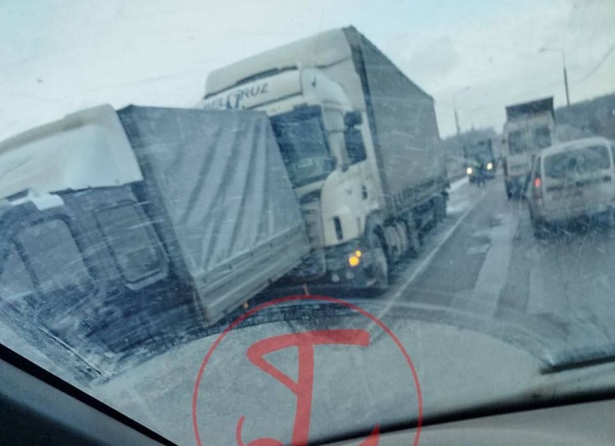 В Туле Калужское шоссе застыло в пробке В Туле Калужское шоссе застыло в пробке