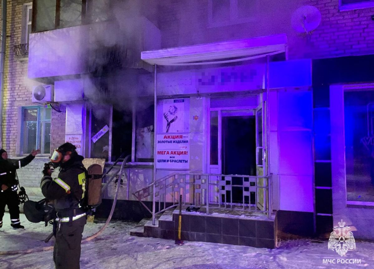 За минувшие сутки в Тульской области загорелись ювелирный магазин и заброшенное сооружение За минувшие сутки в Тульской области загорелись ювелирный магазин и заброшенное сооружение