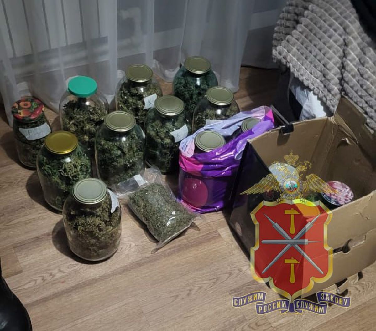 В Тульской области задержали мужчину, хранившего два килограмма наркотиков В Тульской области задержали мужчину, хранившего два килограмма наркотиков