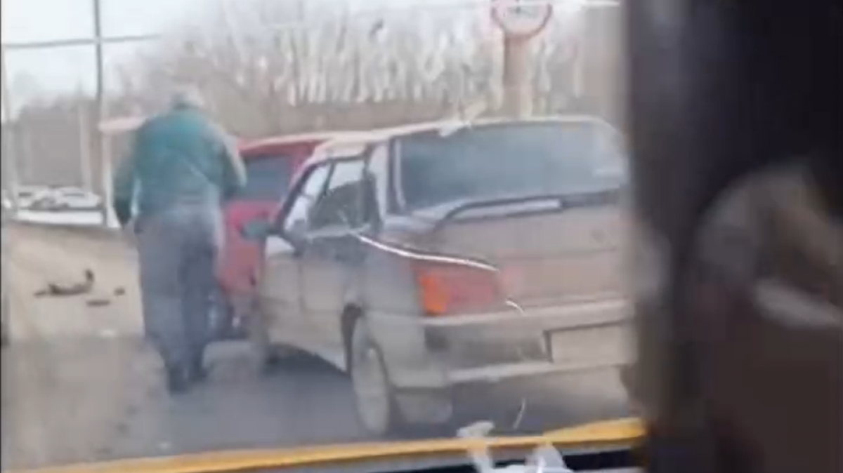 В Новомосковске Тульской области столкнулись «Лада» и «Киа» В Новомосковске Тульской области столкнулись «Лада» и «Киа»