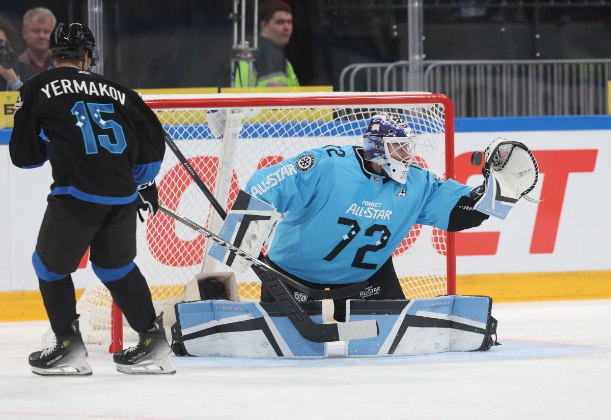 Туляк Яромир Ермаков играет за сборную дивизиона Харламова  на матче звёзд КХЛ