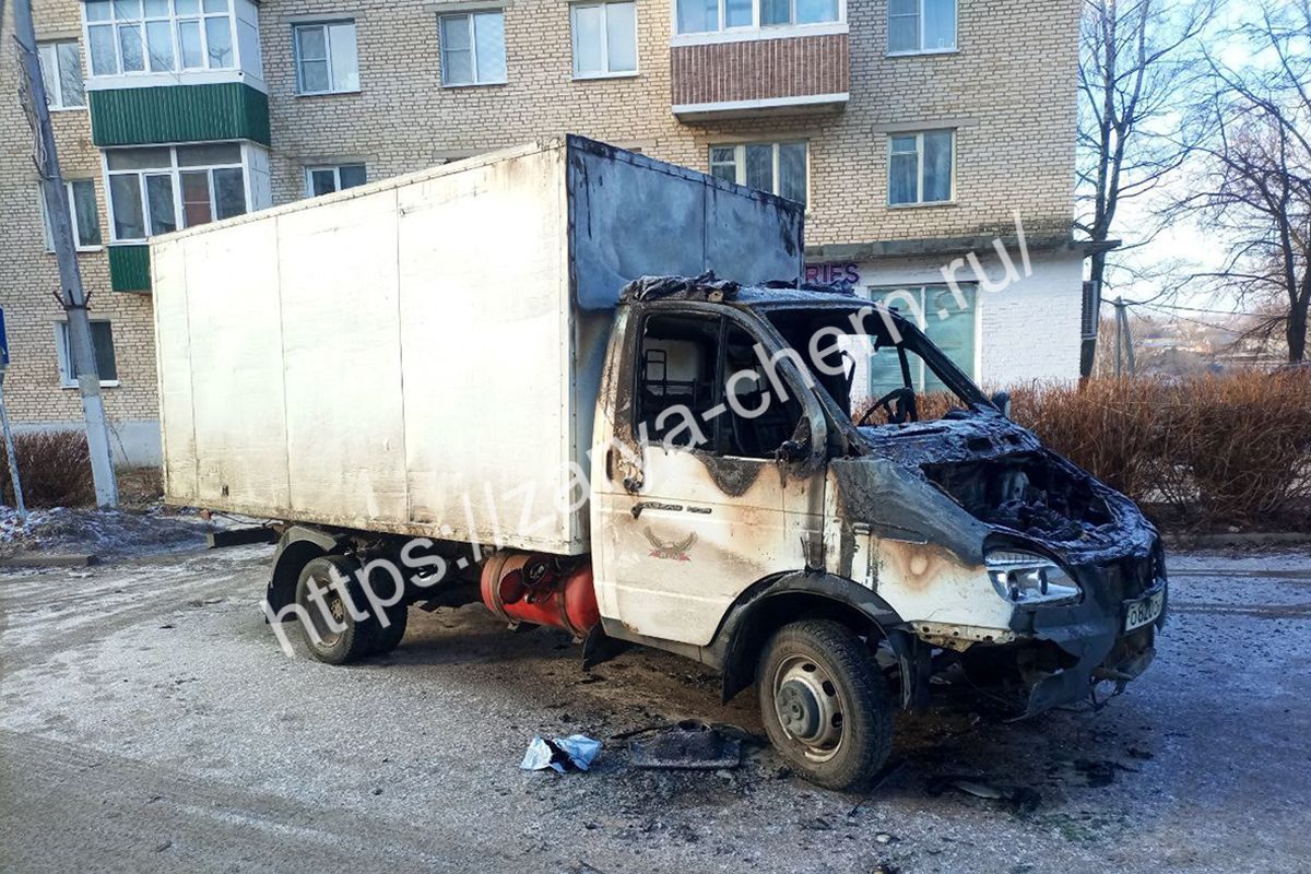 Минувшей ночью в Черни сгорела «ГАЗель» Минувшей ночью в Черни сгорела «ГАЗель»