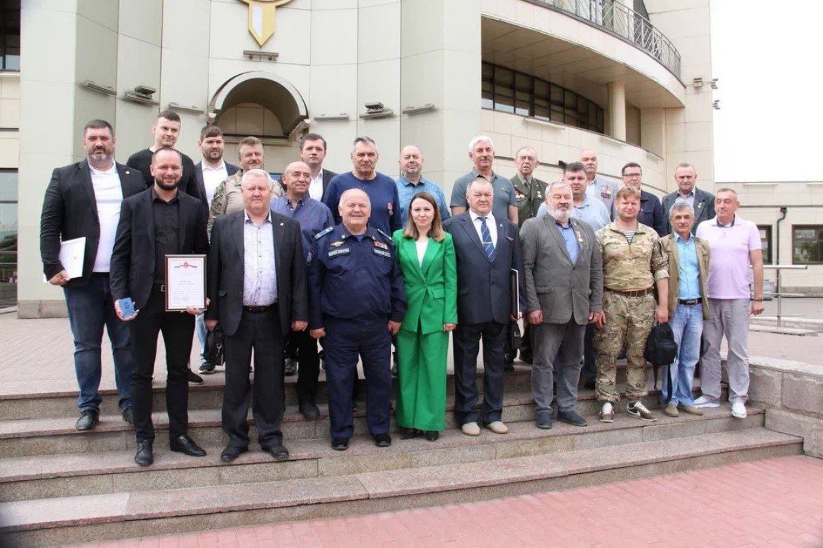 Елена Шмелева: «Наши парни сражаются за честь и независимость страны» Елена Шмелева: «Наши парни сражаются за честь и независимость страны»