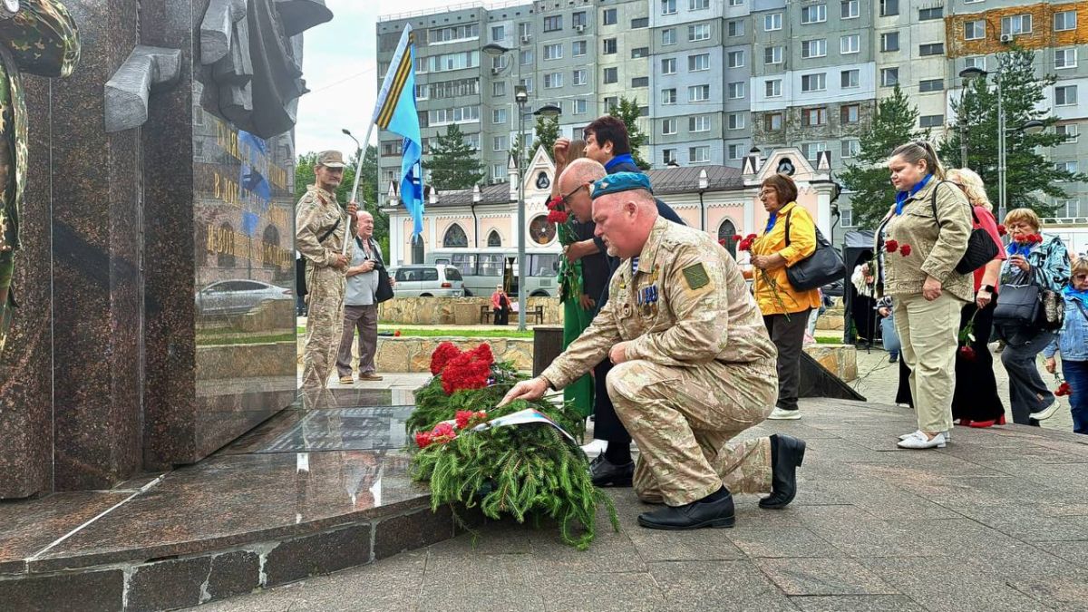 Константин Кузнецов: «Воинской удачи тем, кто защищает нас на наших рубежах» Константин Кузнецов: «Воинской удачи тем, кто защищает нас на наших рубежах»
