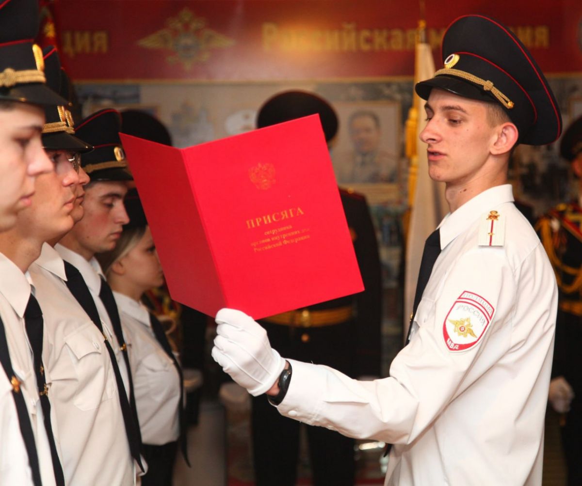 В Тульской области молодые правоохранители принесли присягу В Тульской области молодые правоохранители принесли присягу