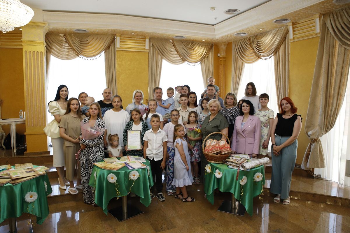 В Туле наградили авторов лучших семейных летописей