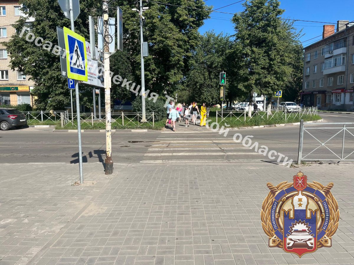 В Новомосковске машина сбила ребенка на пешеходном переходе В Новомосковске машина сбила ребенка на пешеходном переходе