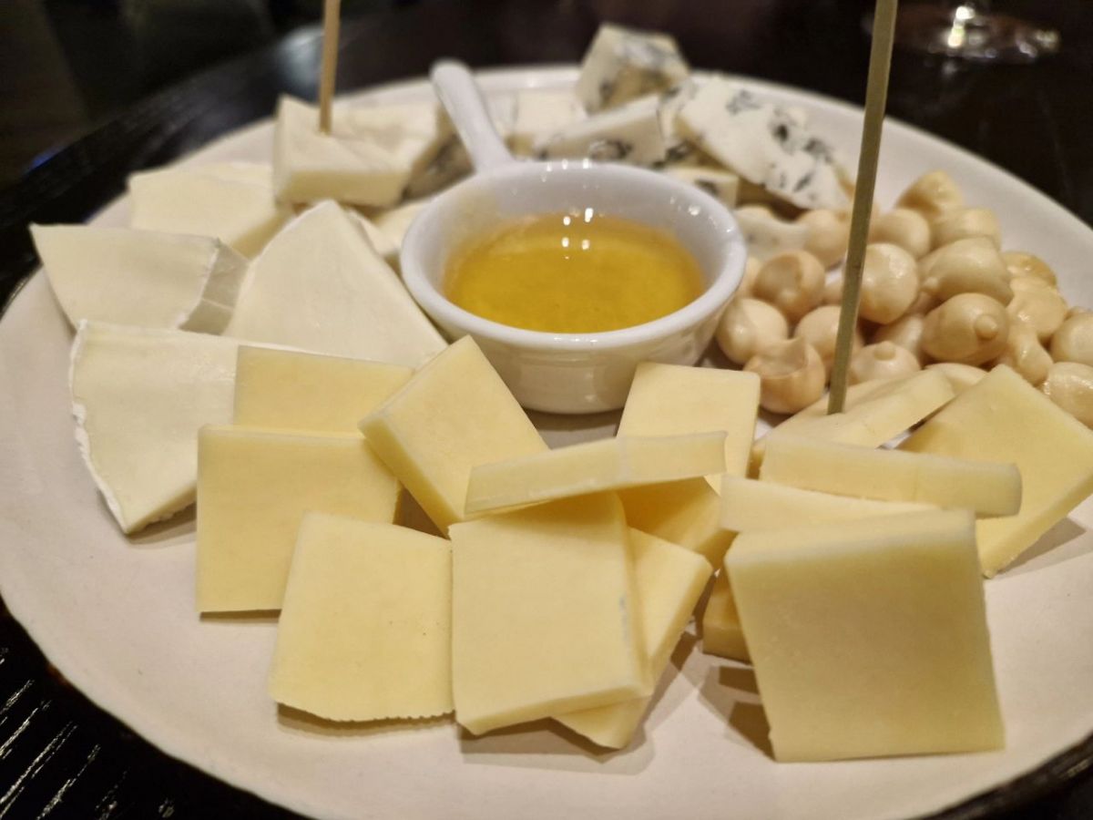 Жителя Тульской области осудили за кражу восьми упаковок сыра из магазина