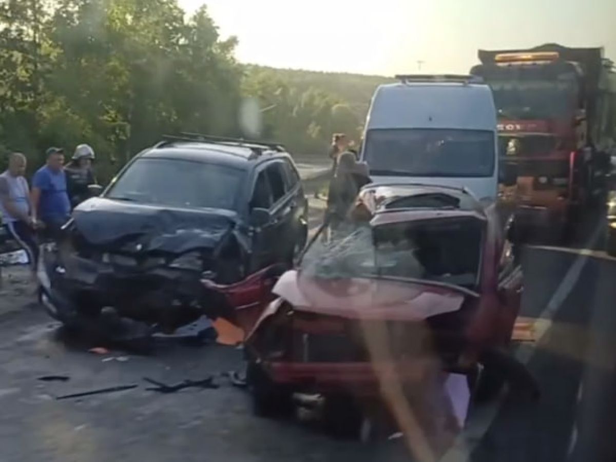 В Туле на трассе М-2 «Крым» произошло тройное ДТП