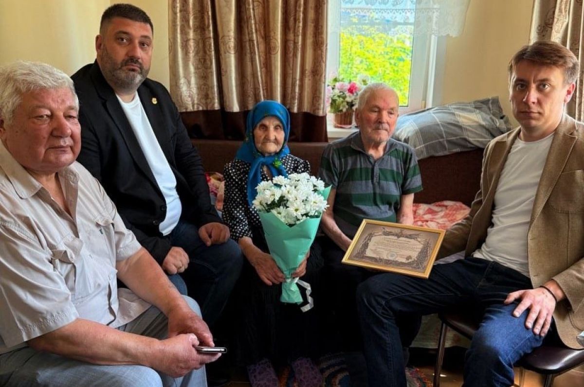 Тульские десантники передали благодарность солдату Победы из Суворова Тульские десантники передали благодарность солдату Победы из Суворова