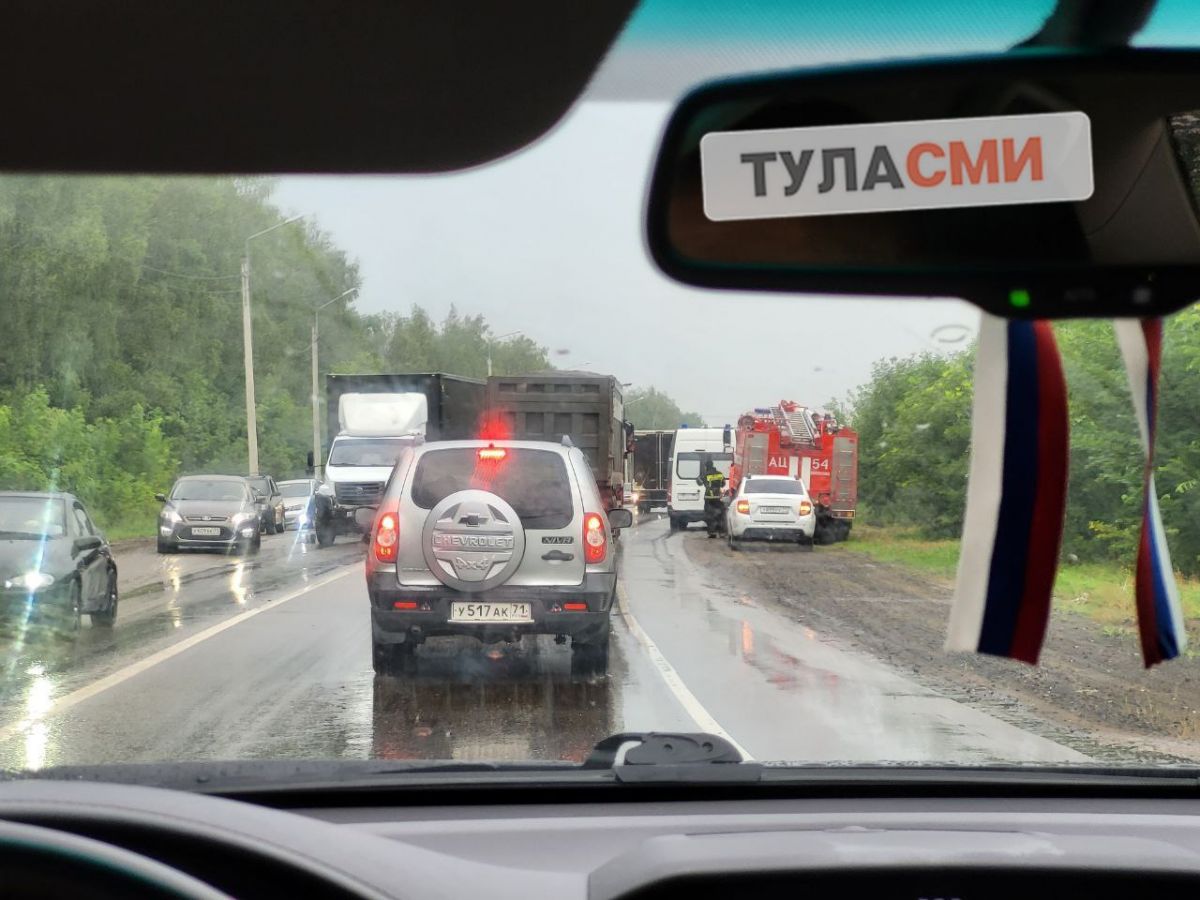 Стали известны подробности аварии, спровоцировавшей пробку на трассе «Тула-Новомосковск»