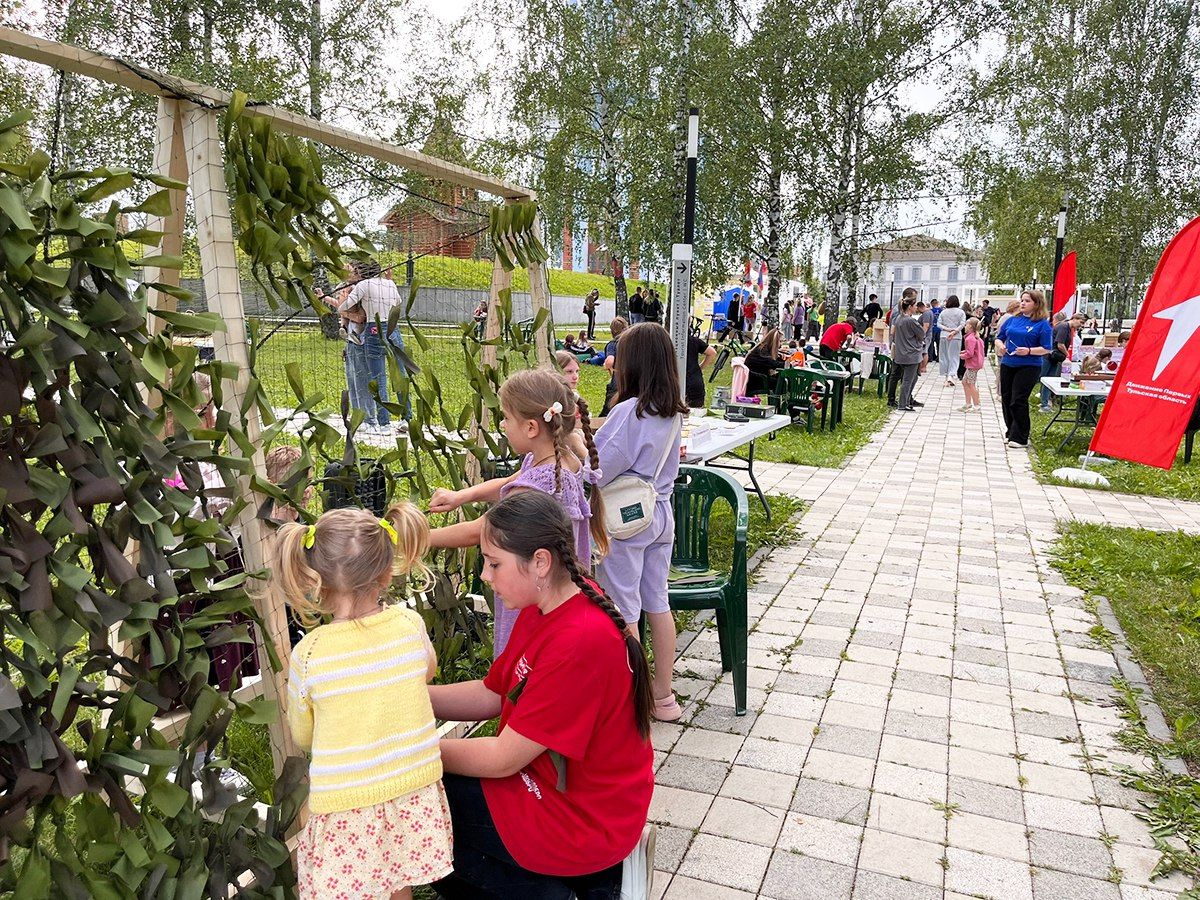 Веневцы поддерживают воинов-защитников Веневцы поддерживают воинов-защитников