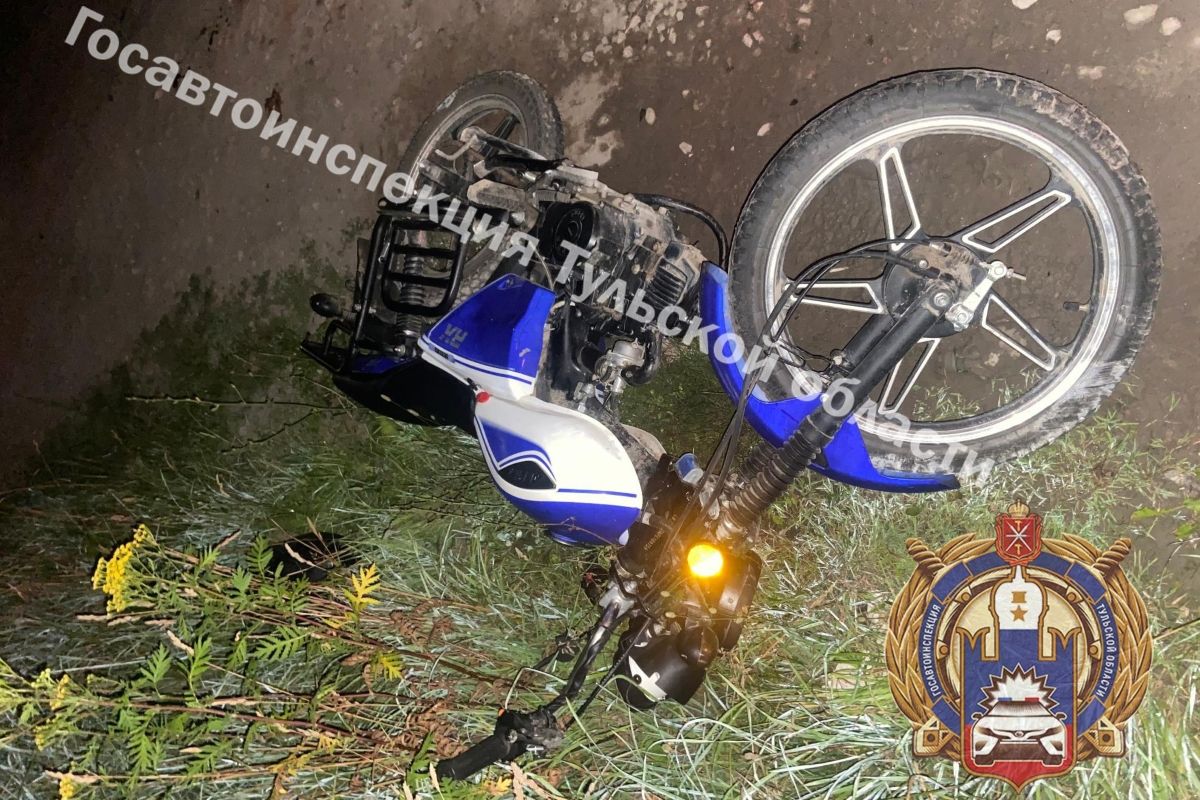 В Тульской области бесправный подросток свалился с мопеда