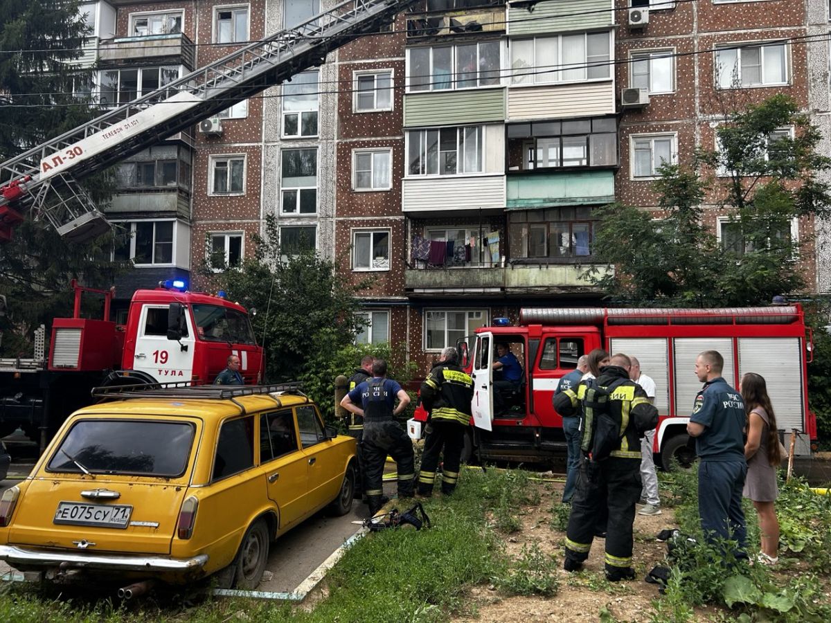 На одной из улиц Тулы сгорела квартира вместе с хозяевами