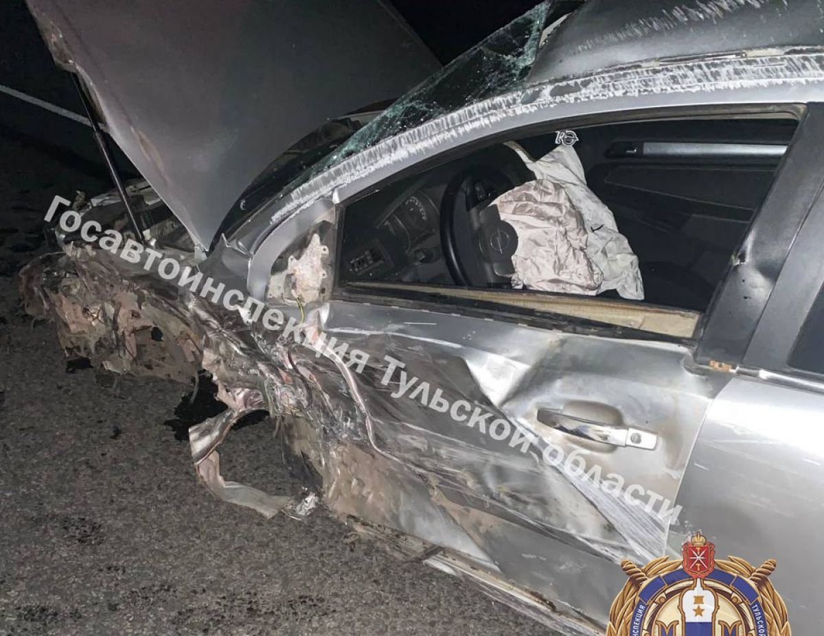 В Тульской области женщина на «Опеле» протаранила два грузовика В Тульской области женщина на «Опеле» протаранила два грузовика