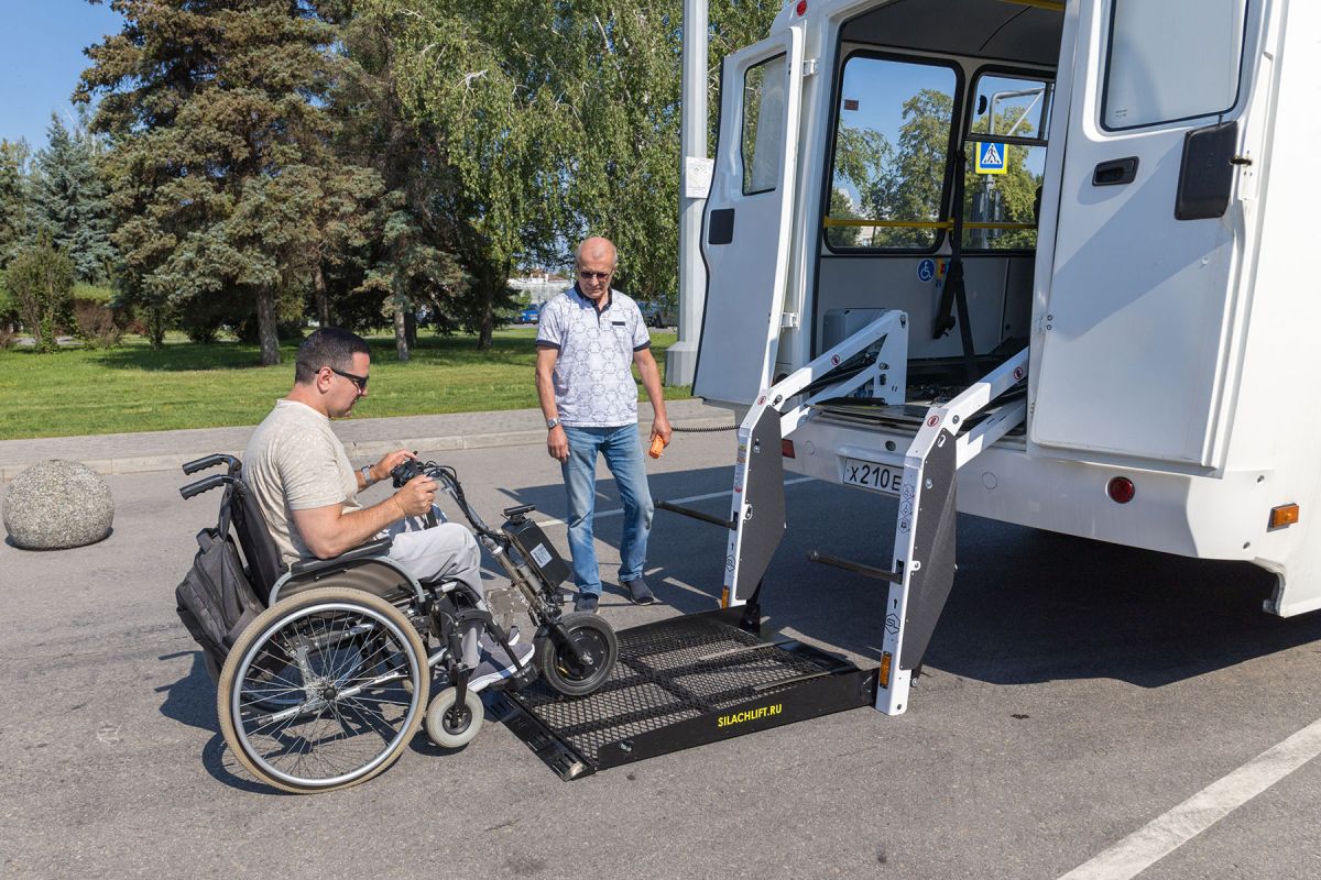 Тульские колясочники выезжают на экскурсии на новом автобусе