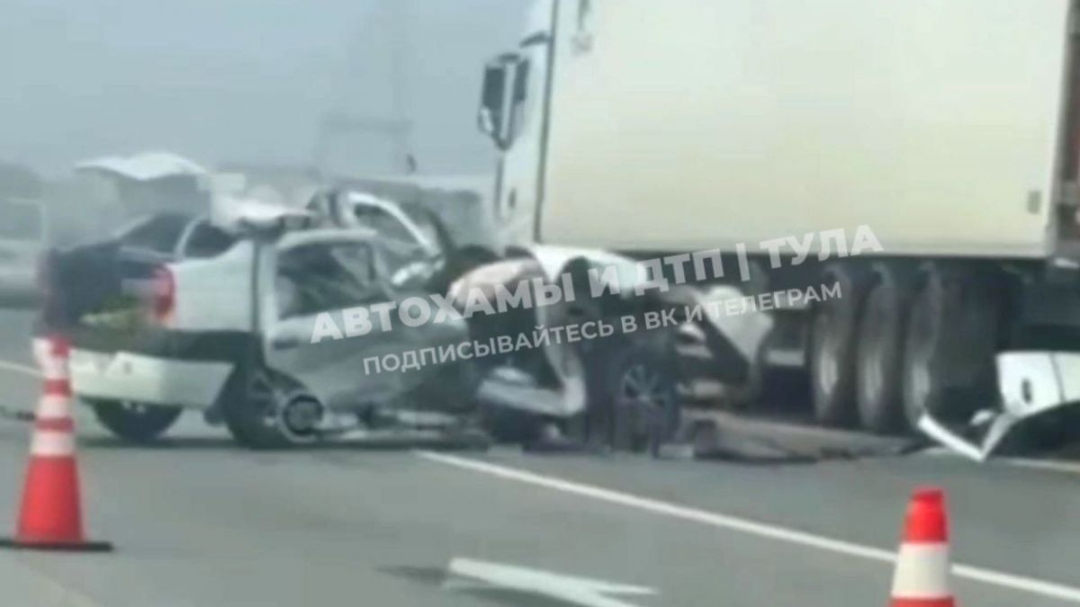На трассе М-4 «Дон» в Тульской области водитель Renault погиб после столкновения с КАМАЗом На трассе М-4 «Дон» в Тульской области водитель Renault погиб после столкновения с КАМАЗом