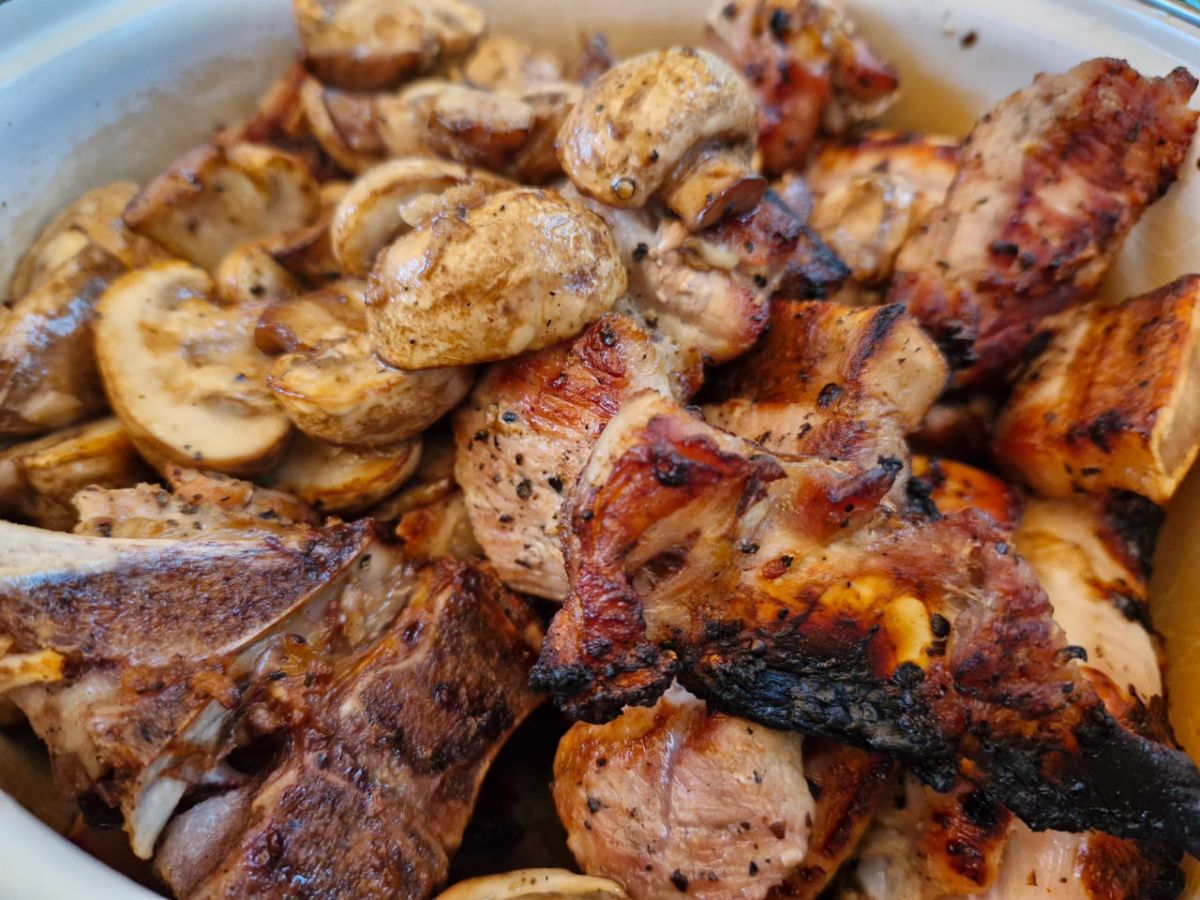 Тулякам рекомендуют мариновать мясо для шашлыка в сухих винах