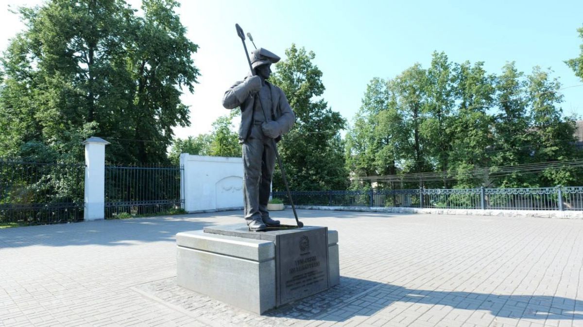 Ровно десять лет назад в городе-оружейников установили памятник «Тульским металлургам»