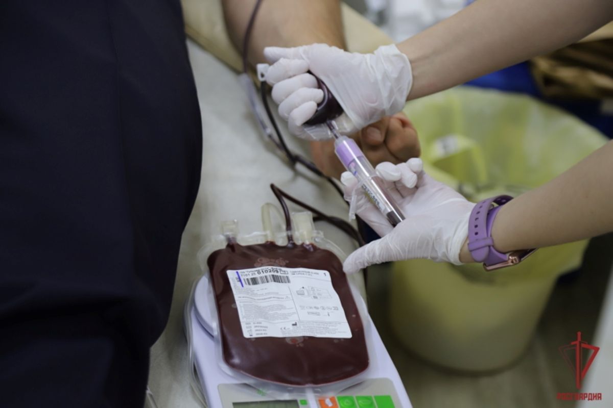 Росгвардейцы Тульской области сдали 10 литров крови Росгвардейцы Тульской области сдали 10 литров крови