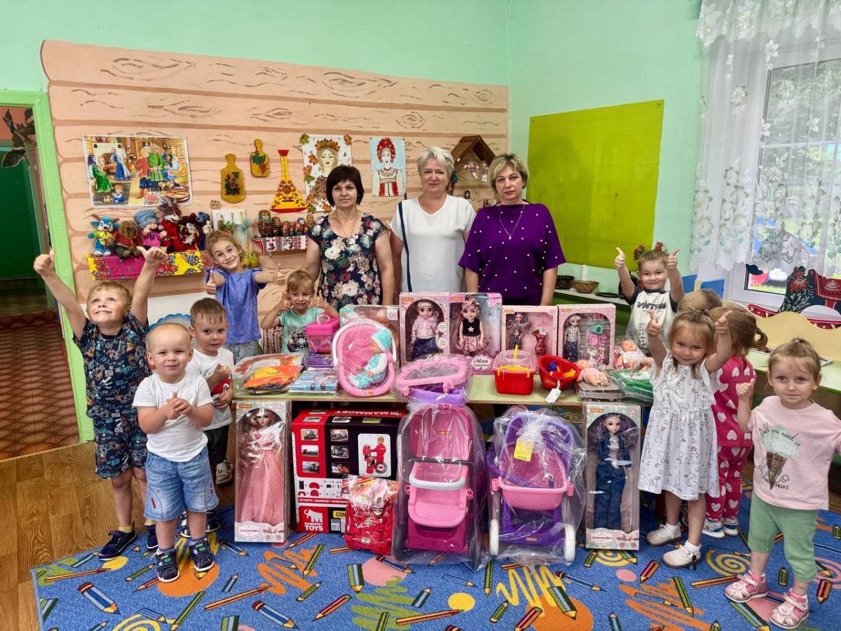 Воспитанники детского сада в Плавске получили игрушки от сенатора Михаила Борщева