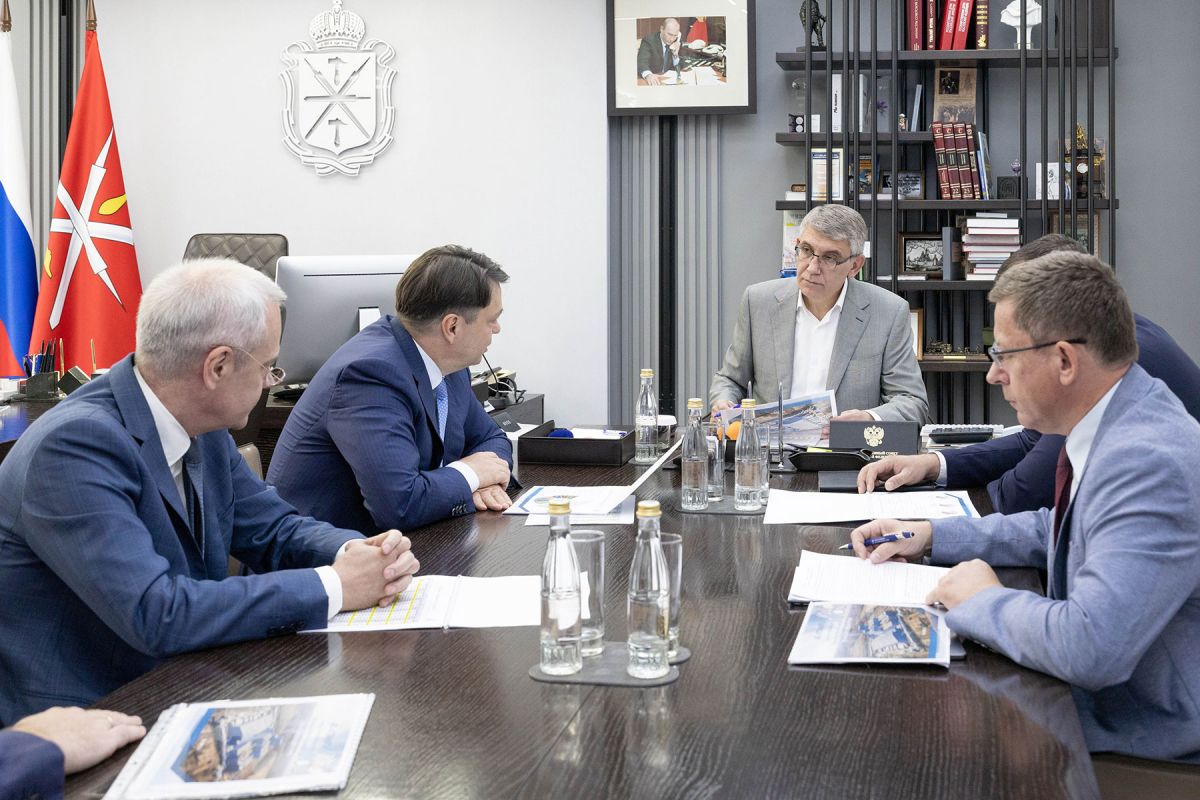 Губернатор Тульской области побеседовал с руководством алексинского стекольного завода