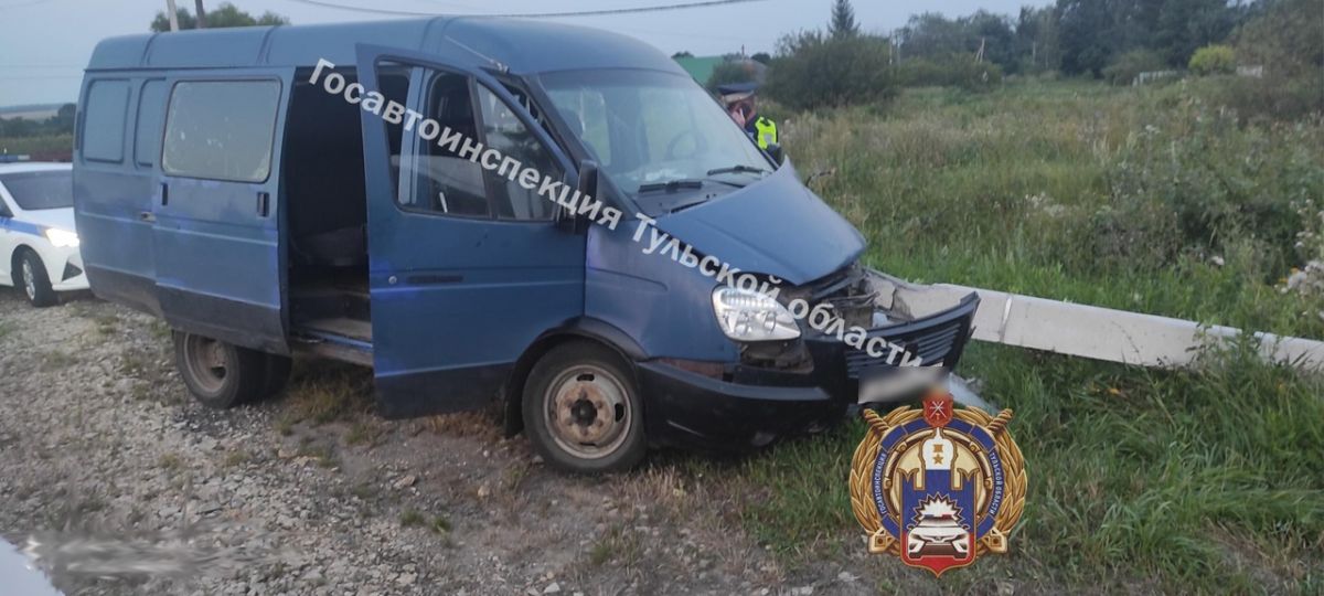 В Тульской области водитель фургона не смог проехать мимо опоры ЛЭП