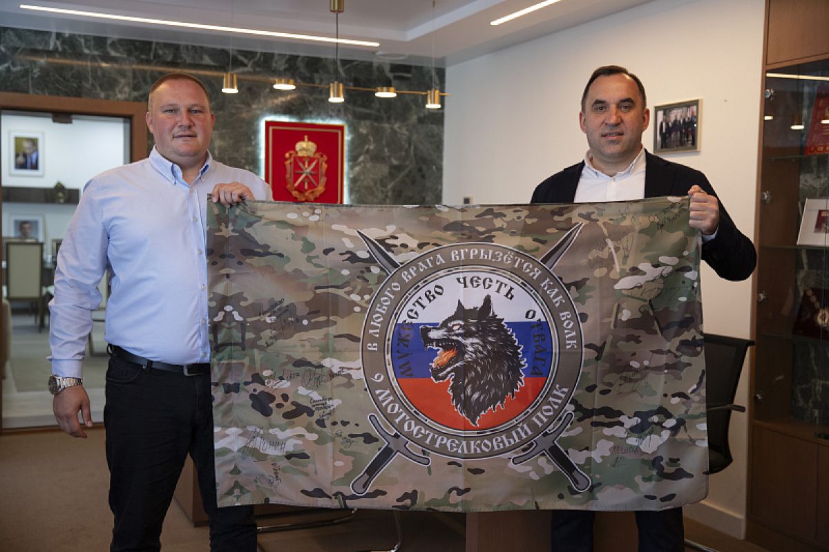 Андрей Дубровский познакомил участника проекта «Герой 71» с работой тульского парламента Андрей Дубровский познакомил участника проекта «Герой 71» с работой тульского парламента