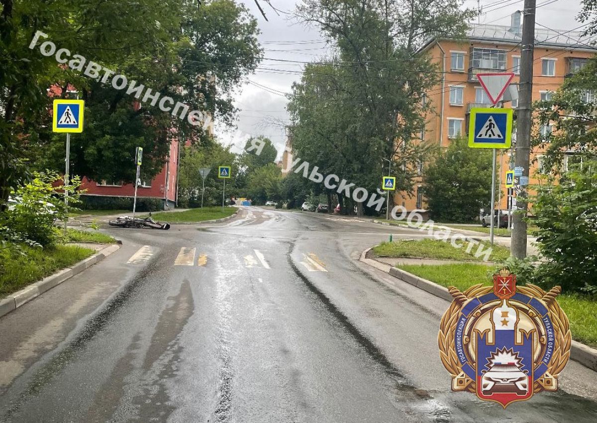В Туле молодой водитель опрокинулся на мотоцикле В Туле молодой водитель опрокинулся на мотоцикле