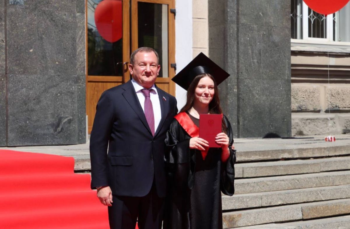 Сенатор РФ Михаил Борщев вручил дипломы лучшим выпускникам ТулГУ Сенатор РФ Михаил Борщев вручил дипломы лучшим выпускникам ТулГУ