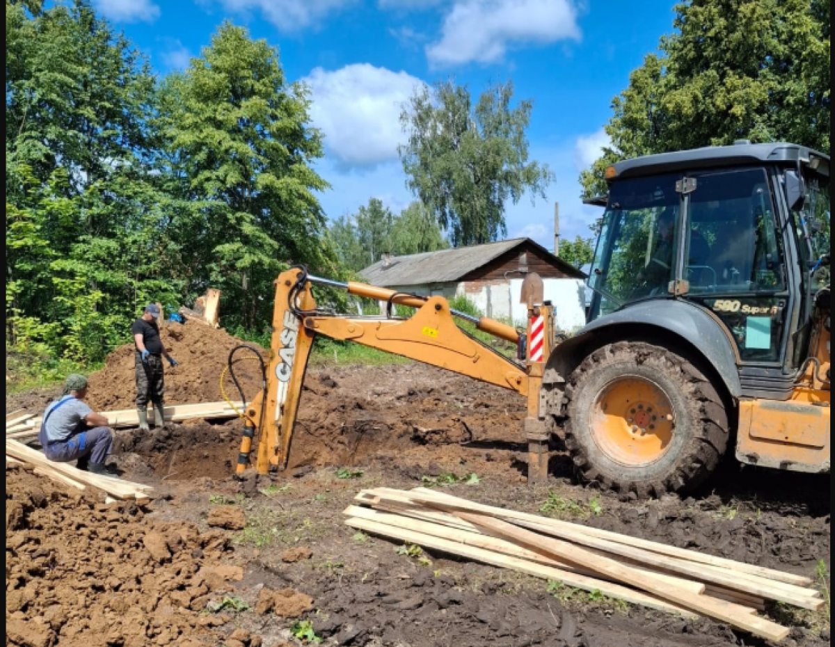 Под Ясногорском возводят водонапорную башню Под Ясногорском возводят водонапорную башню