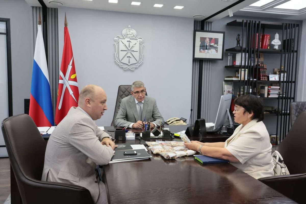 Губернатор Дмитрий Миляев встретился с волонтерами «Хозяюшка71»