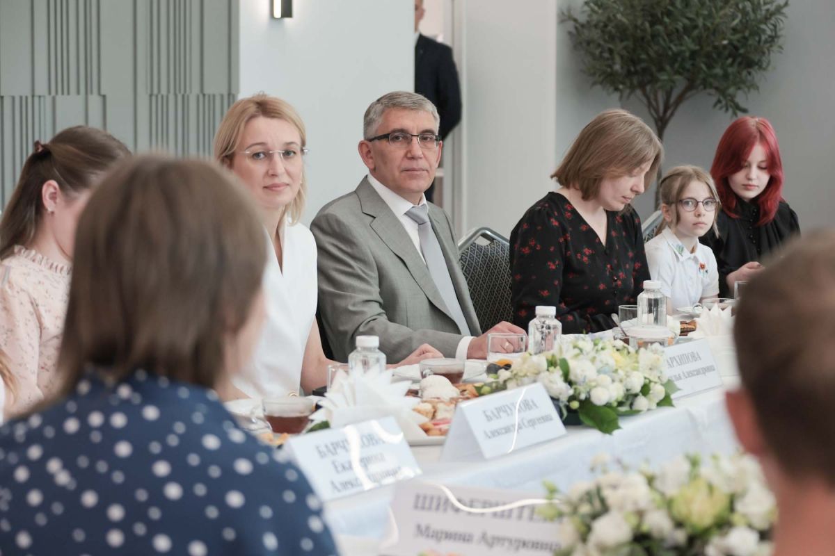 День семьи, любви и верности: Дмитрий Миляев обсудил поддержку семей участников СВО