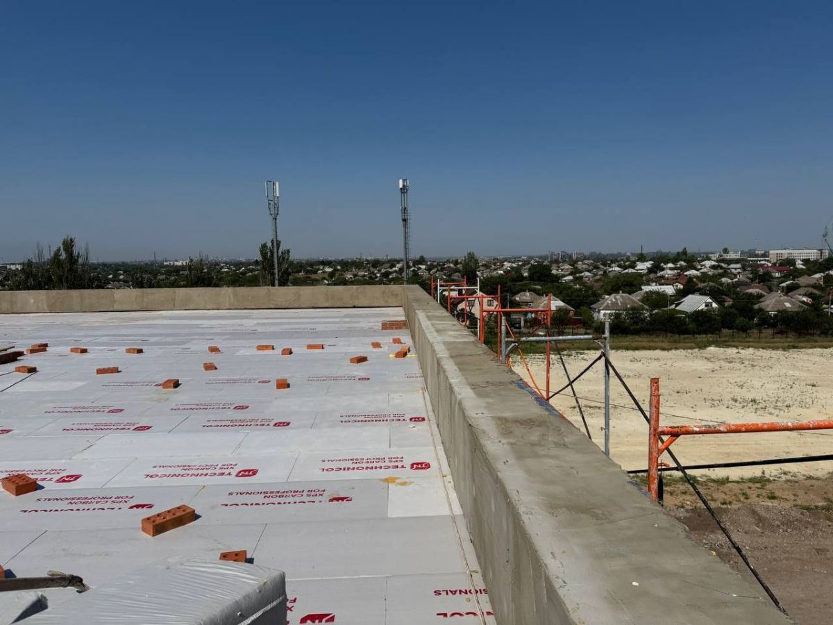 Строители Тульской области восстанавливают школу в Мариуполе Строители Тульской области восстанавливают школу в Мариуполе