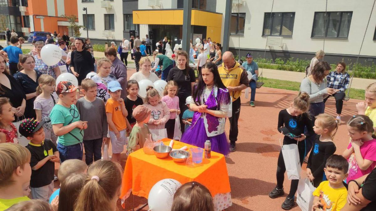 В День защиты детей юные туляки сделали филимоновские игрушки и получили комплект замков на окна В День защиты детей юные туляки сделали филимоновские игрушки и получили комплект замков на окна