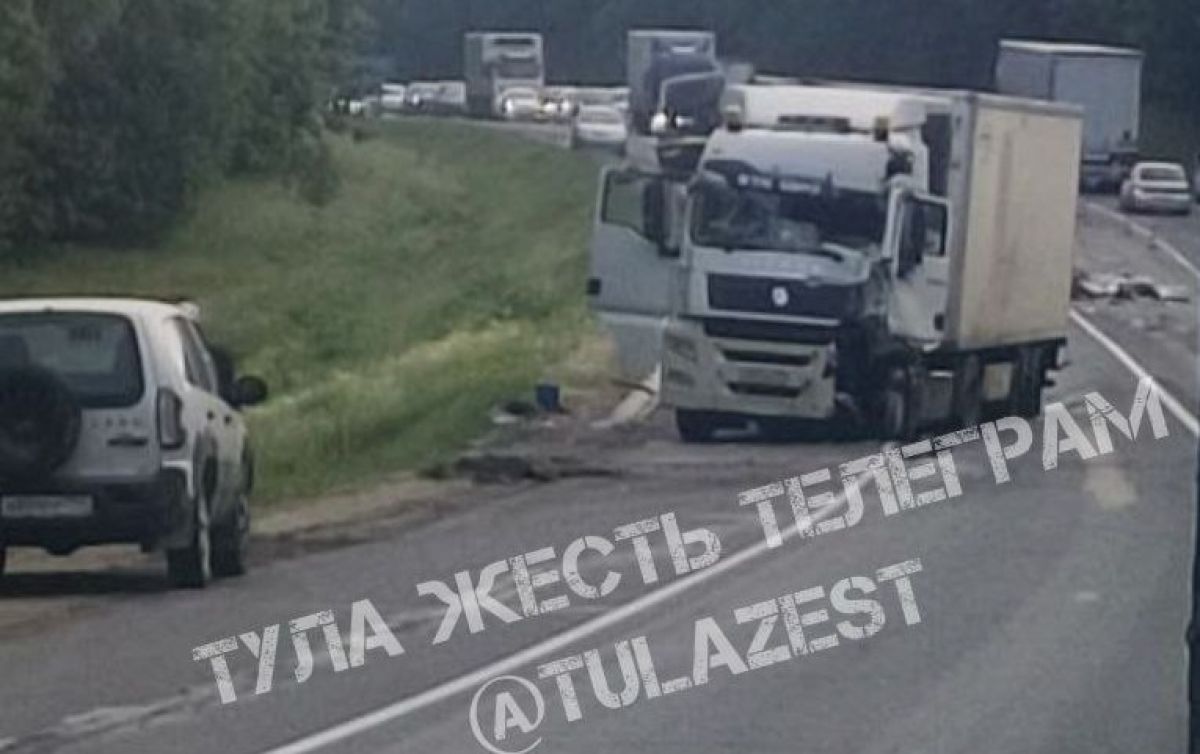 В Тульской области сотрудник МЧС России погиб при ликвидации последствий ДТП В Тульской области сотрудник МЧС России погиб при ликвидации последствий ДТП