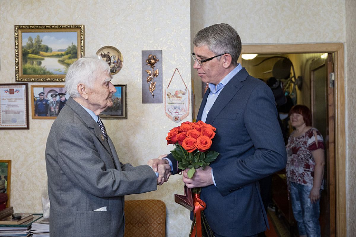 Губернатор Тульской области поздравил с днем рождения двух ветеранов Великой Отечественной войны Губернатор Тульской области поздравил с днем рождения двух ветеранов Великой Отечественной войны