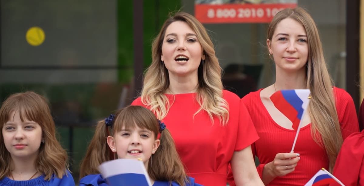 Жёны и дети участников СВО из Тульской области записали клип на песню «История России» Жёны и дети участников СВО из Тульской области записали клип на песню «История России»