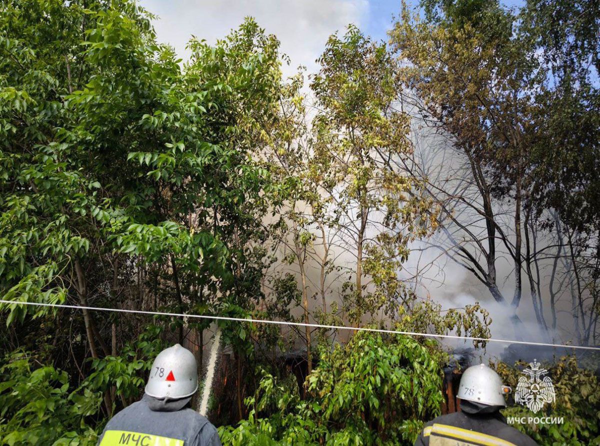 В Арсеньевском районе Тульской области загорелся магазин В Арсеньевском районе Тульской области загорелся магазин