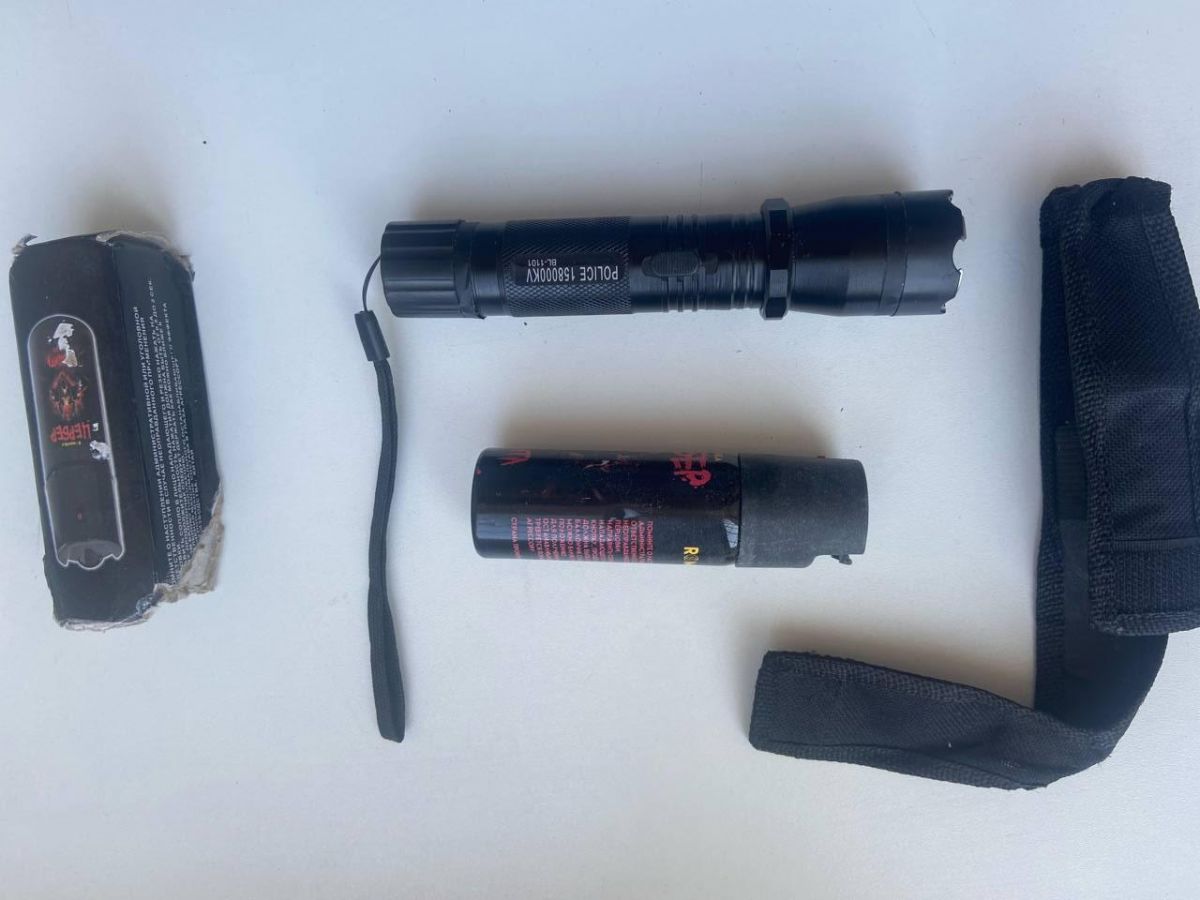 Тулячка пыталась пронести в зал суда электрошокер и перцовый баллончик