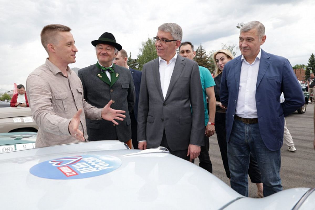 Дмитрий Миляев посетил мероприятия на площади Ленина и Казанской набережной Дмитрий Миляев посетил мероприятия на площади Ленина и Казанской набережной