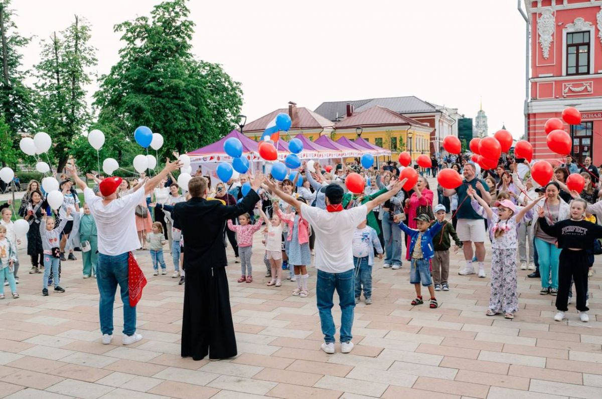 День России отметили в историческом центре Тулы День России отметили в историческом центре Тулы