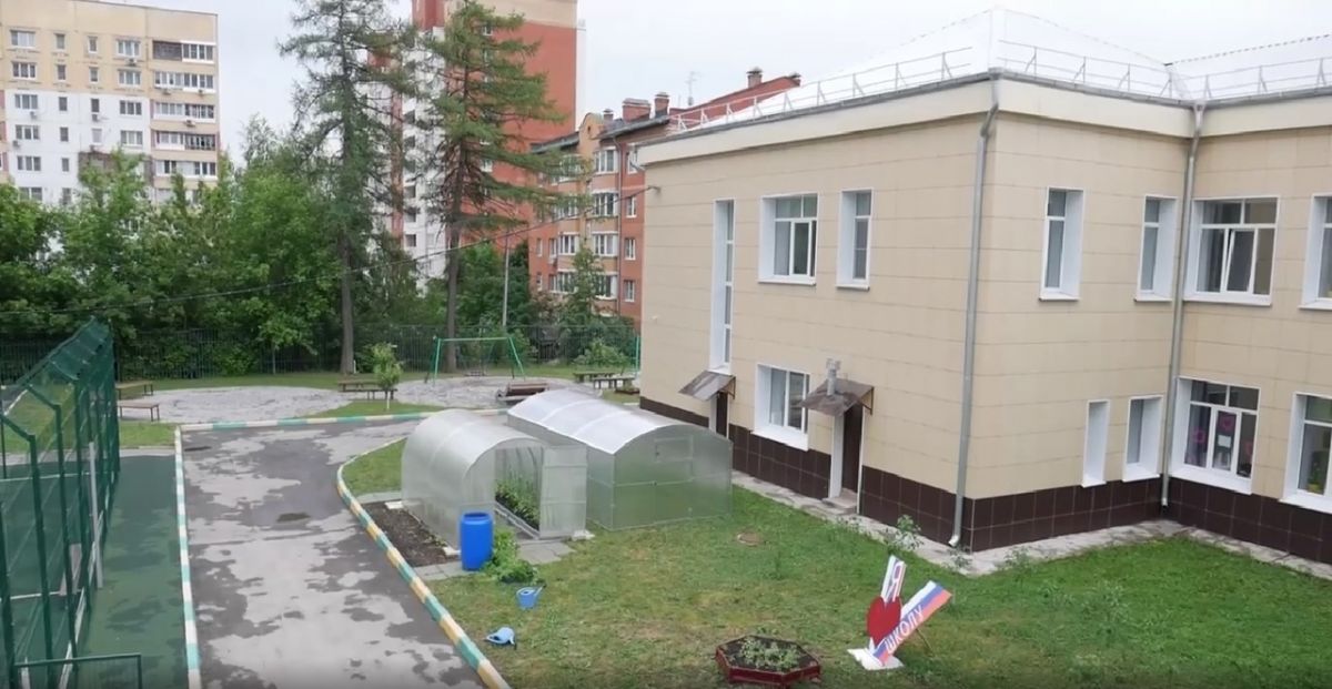 Дмитрий Миляев помог приобрести теплицу в одну из тульских школ Дмитрий Миляев помог приобрести теплицу в одну из тульских школ