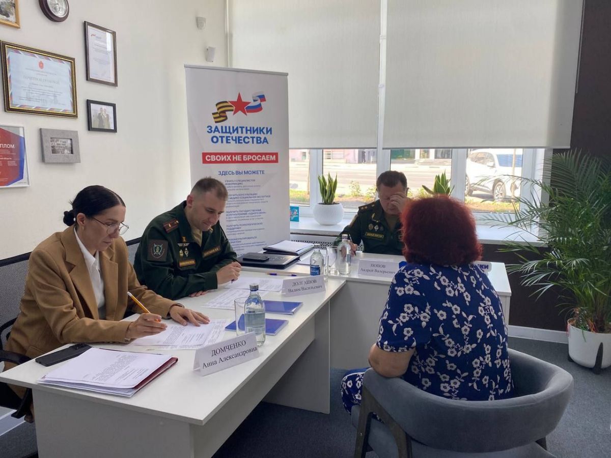 Военный прокурор Московского военного округа Андрей Попов провел прием в филиале фонда «Защитники Отечества» Военный прокурор Московского военного округа Андрей Попов провел прием в филиале фонда «Защитники Отечества»