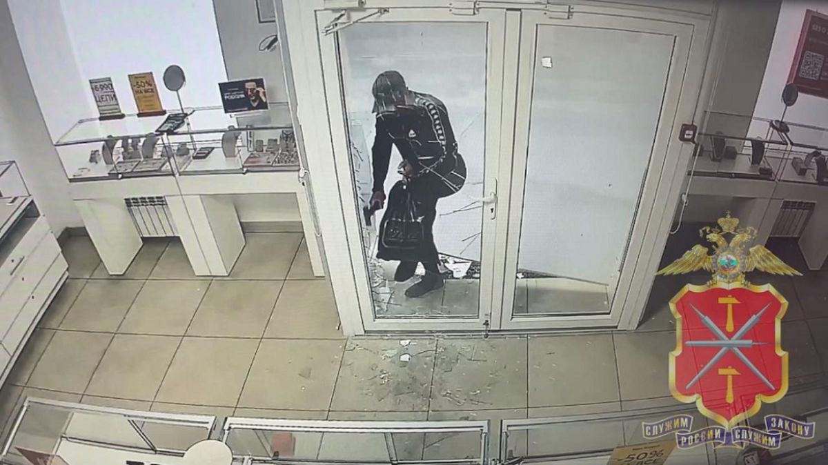 Задержан скрывшийся в Ивановской области похититель украшений из тульского ювелирного магазина Задержан скрывшийся в Ивановской области похититель украшений из тульского ювелирного магазина