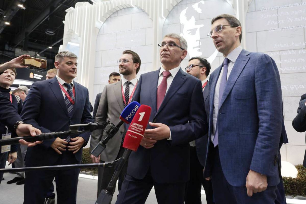 Стенд Тульской области на ПМЭФ осмотрел Игорь Щеголев Стенд Тульской области на ПМЭФ осмотрел Игорь Щеголев