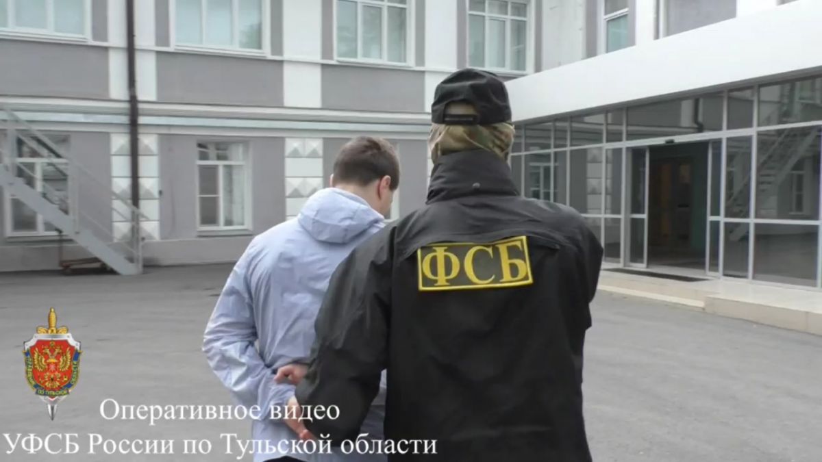 Сотрудники тульского и ивановского ФСБ задержали комментатора-экстремиста Сотрудники тульского и ивановского ФСБ задержали комментатора-экстремиста