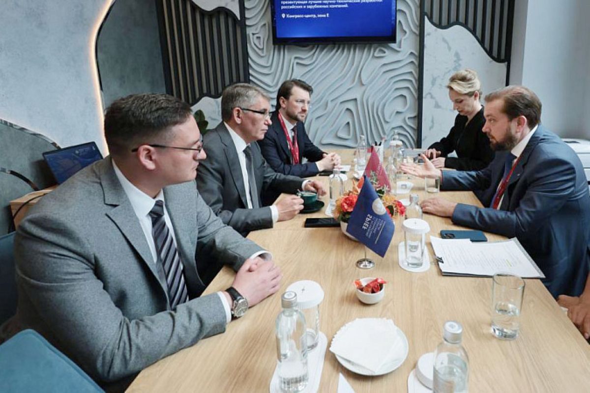 Дмитрий Миляев провел рабочую встречу с Александром Стуглевым Дмитрий Миляев провел рабочую встречу с Александром Стуглевым