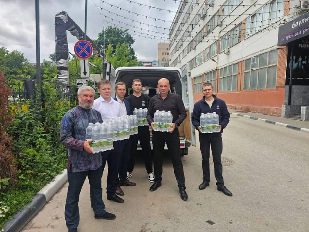 Депутаты передали гуманитарный груз бойцам Депутаты передали гуманитарный груз бойцам