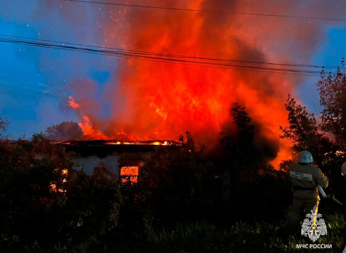 В Донском двоих мужчин госпитализировали с ожогами, полученными во время пожара В Донском двоих мужчин госпитализировали с ожогами, полученными во время пожара